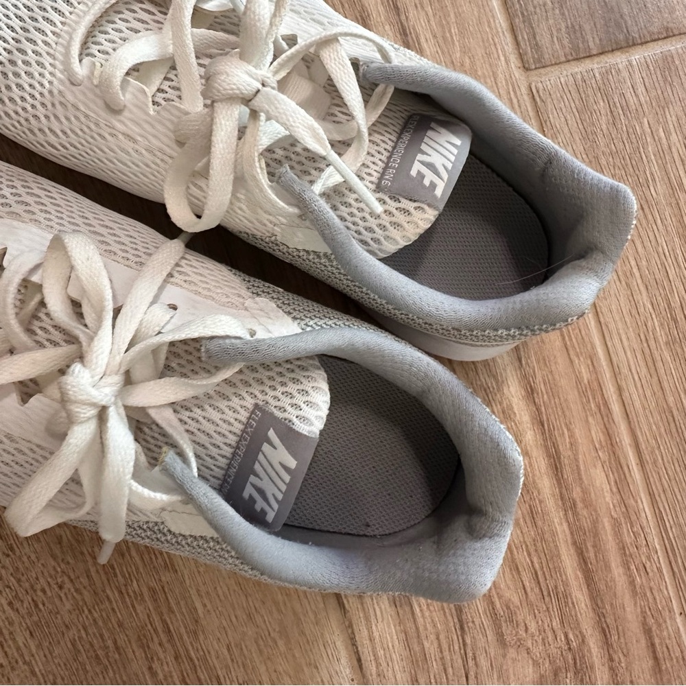 Nike Women’s Flex Experience White and Gray Running Shoes Sneakers Size 9 - Picture 5 of 9